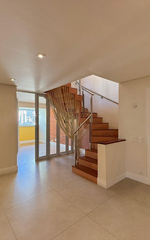 Apartamento à venda com 215m², 3 quartos e 2 vagas Apartamento à venda com 215m², 3 quartos e 2 vagasSala