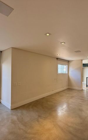 Apartamento à venda com 215m², 3 quartos e 2 vagas Apartamento à venda com 215m², 3 quartos e 2 vagasSala