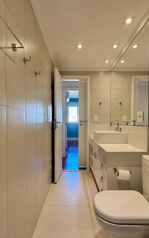 Apartamento à venda com 215m², 3 quartos e 2 vagas Apartamento à venda com 215m², 3 quartos e 2 vagasBanheiro Social
