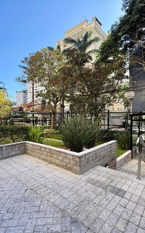Apartamento à venda com 215m², 3 quartos e 2 vagas Apartamento à venda com 215m², 3 quartos e 2 vagasEntrada