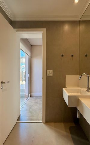 Apartamento à venda com 215m², 3 quartos e 2 vagas Apartamento à venda com 215m², 3 quartos e 2 vagasBanheiro Social 2
