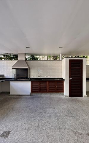 Apartamento à venda com 215m², 3 quartos e 2 vagas Apartamento à venda com 215m², 3 quartos e 2 vagasChurrasqueira
