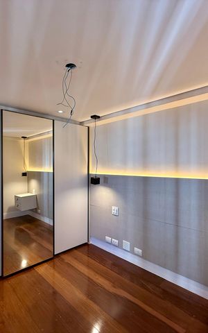 Apartamento à venda com 215m², 3 quartos e 2 vagas Apartamento à venda com 215m², 3 quartos e 2 vagasSuíte