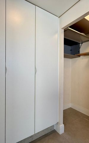 Apartamento à venda com 215m², 3 quartos e 2 vagas Apartamento à venda com 215m², 3 quartos e 2 vagasQuarto de Serviço