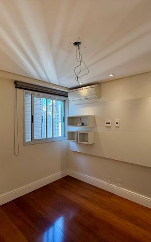 Apartamento à venda com 215m², 3 quartos e 2 vagas Apartamento à venda com 215m², 3 quartos e 2 vagasSuíte