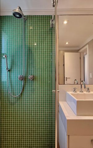 Apartamento à venda com 215m², 3 quartos e 2 vagas Apartamento à venda com 215m², 3 quartos e 2 vagasBanho Suíte
