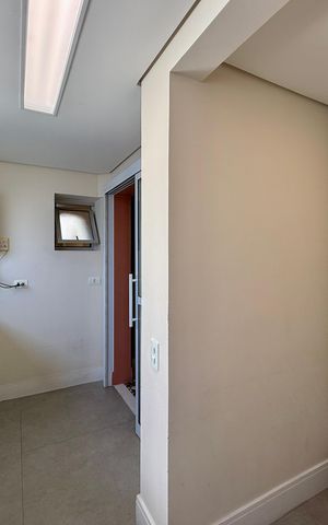 Apartamento à venda com 215m², 3 quartos e 2 vagas Apartamento à venda com 215m², 3 quartos e 2 vagasÁrea de Serviço