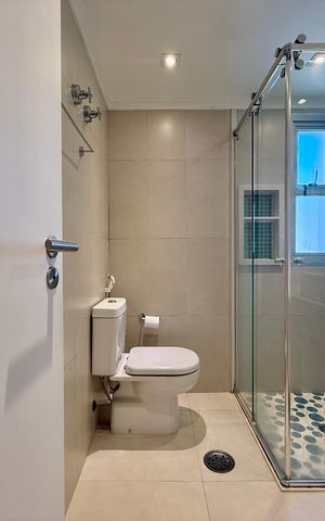 Apartamento à venda com 215m², 3 quartos e 2 vagas Apartamento à venda com 215m², 3 quartos e 2 vagasBanho Suíte