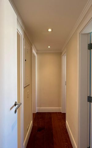 Apartamento à venda com 215m², 3 quartos e 2 vagas Apartamento à venda com 215m², 3 quartos e 2 vagasCorredor Quartos