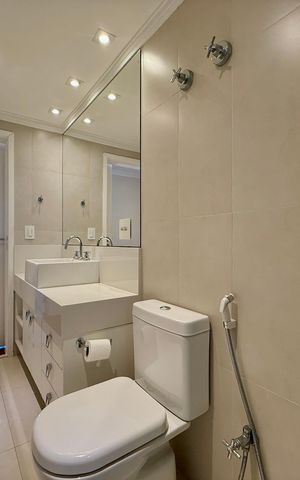 Apartamento à venda com 215m², 3 quartos e 2 vagas Apartamento à venda com 215m², 3 quartos e 2 vagasBanheiro Social
