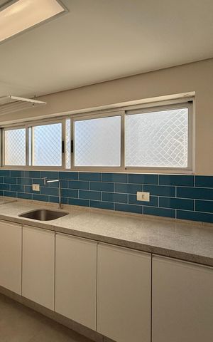 Apartamento à venda com 215m², 3 quartos e 2 vagas Apartamento à venda com 215m², 3 quartos e 2 vagasÁrea de Serviço