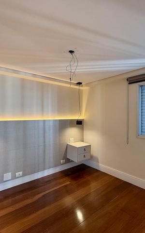 Apartamento à venda com 215m², 3 quartos e 2 vagas Apartamento à venda com 215m², 3 quartos e 2 vagasSuíte