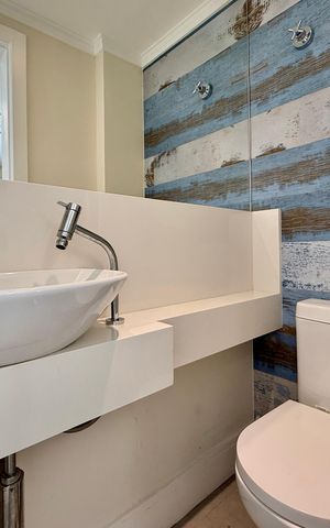 Apartamento à venda com 215m², 3 quartos e 2 vagas Apartamento à venda com 215m², 3 quartos e 2 vagasBanheiro de Serviço