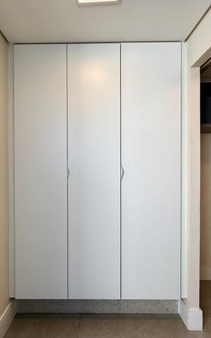 Apartamento à venda com 215m², 3 quartos e 2 vagas Apartamento à venda com 215m², 3 quartos e 2 vagasQuarto de Serviço