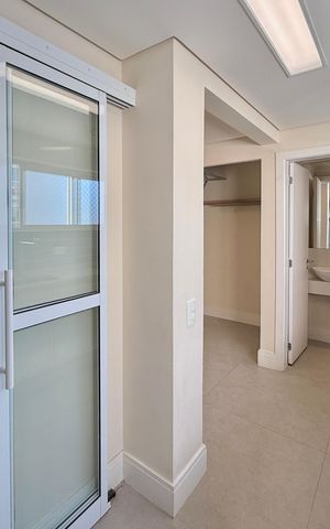 Apartamento à venda com 215m², 3 quartos e 2 vagas Apartamento à venda com 215m², 3 quartos e 2 vagasÁrea de Serviço