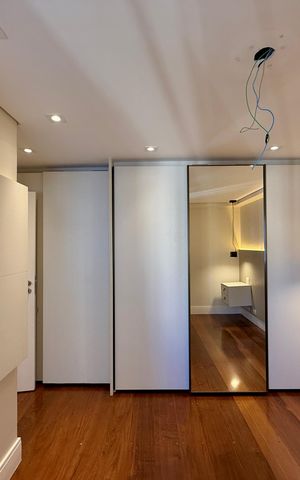 Apartamento à venda com 215m², 3 quartos e 2 vagas Apartamento à venda com 215m², 3 quartos e 2 vagasSuíte