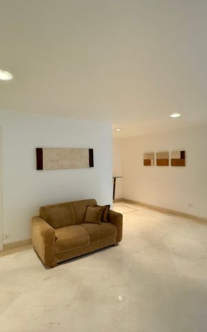 Apartamento à venda com 215m², 3 quartos e 2 vagas Apartamento à venda com 215m², 3 quartos e 2 vagasHall Social Bloco