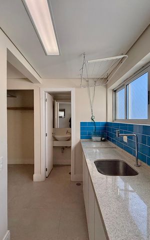 Apartamento à venda com 215m², 3 quartos e 2 vagas Apartamento à venda com 215m², 3 quartos e 2 vagasÁrea de Serviço