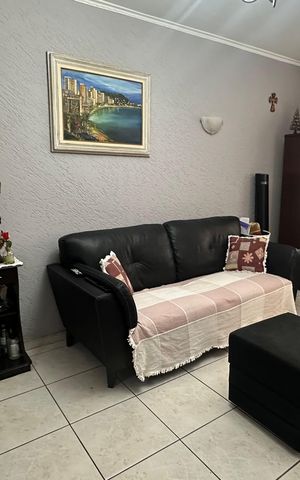 Casa à venda com 114m², 2 quartos e 2 vagas