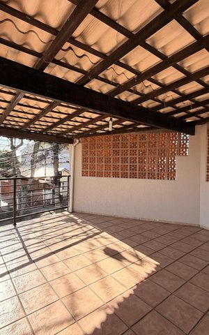 Casa à venda com 160m², 2 quartos e 2 vagasQuarto 2 - Varanda