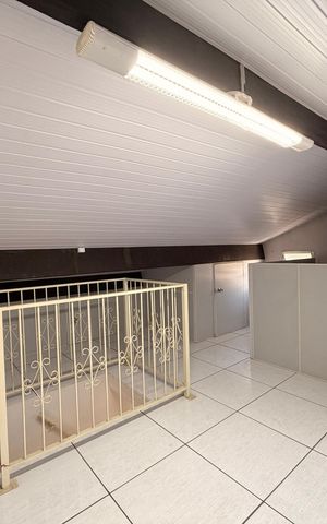 Casa à venda com 160m², 2 quartos e 2 vagasSótão