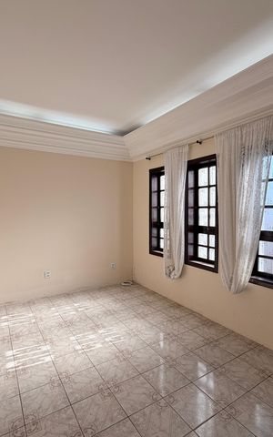 Casa à venda com 160m², 2 quartos e 2 vagasSala