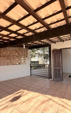 Casa à venda com 160m², 2 quartos e 2 vagasQuarto 2 - Varanda