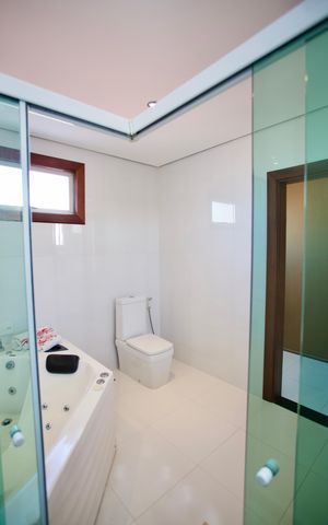 Casa para alugar com 500m², 4 quartos e 4 vagas Casa para alugar com 500m², 4 quartos e 4 vagasBanheiro da Suíte Master