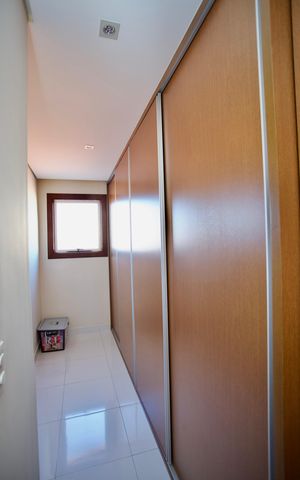 Casa para alugar com 500m², 4 quartos e 4 vagas Casa para alugar com 500m², 4 quartos e 4 vagasCloset da suíte master