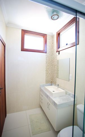 Casa para alugar com 500m², 4 quartos e 4 vagas Casa para alugar com 500m², 4 quartos e 4 vagasBanheiro da Suíte 1
