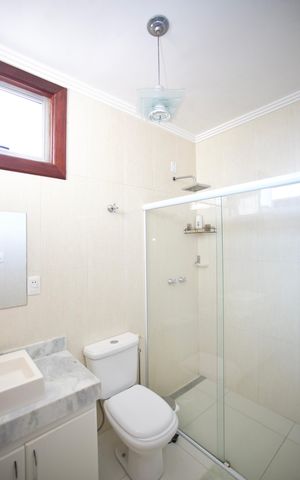 Casa para alugar com 500m², 4 quartos e 4 vagas Casa para alugar com 500m², 4 quartos e 4 vagasBanheiro da Suíte 1