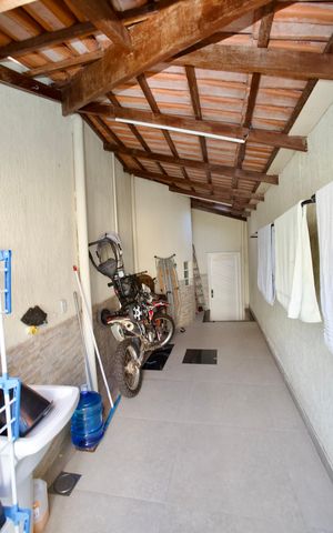 Casa para alugar com 500m², 4 quartos e 4 vagas Casa para alugar com 500m², 4 quartos e 4 vagasCozinha e Área de Serviço