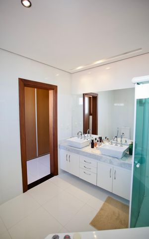 Casa para alugar com 500m², 4 quartos e 4 vagas Casa para alugar com 500m², 4 quartos e 4 vagasBanheiro da Suíte Master