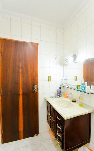 Casa à venda com 220m², 4 quartos e 2 vagasBanheiro Social 1