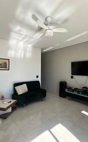 Casa à venda com 230m², 4 quartos e 2 vagas Casa à venda com 230m², 4 quartos e 2 vagasSala