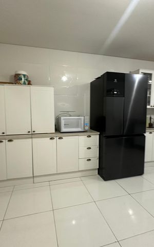 Casa à venda com 230m², 4 quartos e 2 vagas Casa à venda com 230m², 4 quartos e 2 vagasCozinha
