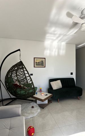 Casa à venda com 230m², 4 quartos e 2 vagas Casa à venda com 230m², 4 quartos e 2 vagasSala