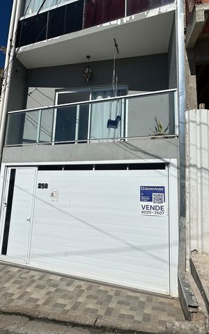 Casa à venda com 230m², 4 quartos e 2 vagas Casa à venda com 230m², 4 quartos e 2 vagasFachada