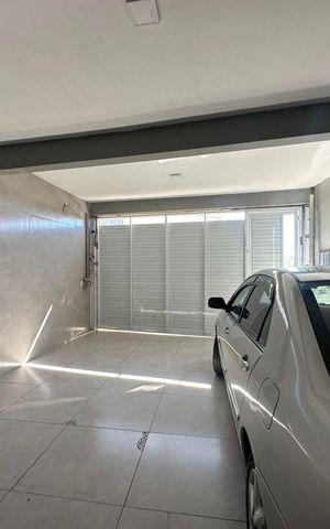 Casa à venda com 230m², 4 quartos e 2 vagas Casa à venda com 230m², 4 quartos e 2 vagasGaragem
