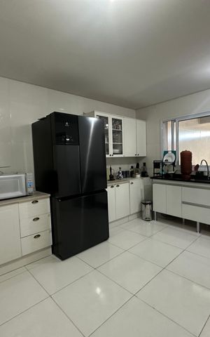 Casa à venda com 230m², 4 quartos e 2 vagas Casa à venda com 230m², 4 quartos e 2 vagasCozinha