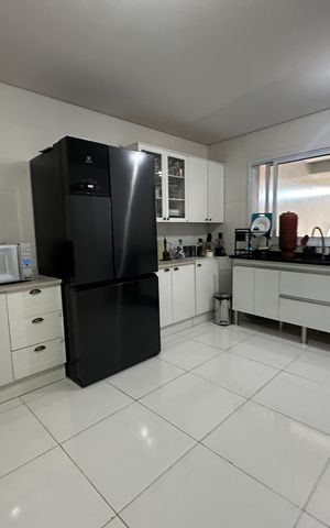 Casa à venda com 230m², 4 quartos e 2 vagas Casa à venda com 230m², 4 quartos e 2 vagasCozinha