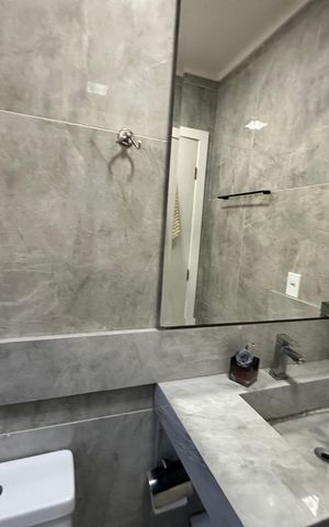 Casa à venda com 230m², 4 quartos e 2 vagas Casa à venda com 230m², 4 quartos e 2 vagasBanheiro da Suíte 1