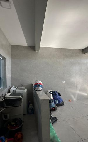 Casa à venda com 230m², 4 quartos e 2 vagas Casa à venda com 230m², 4 quartos e 2 vagasGaragem