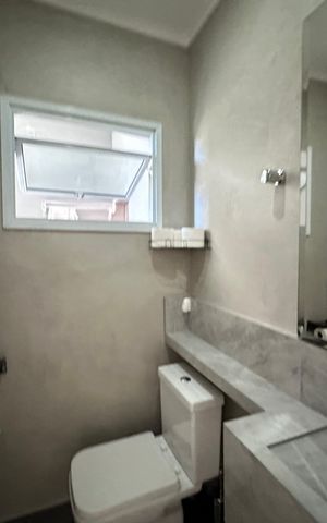 Casa à venda com 230m², 4 quartos e 2 vagas Casa à venda com 230m², 4 quartos e 2 vagasBanheiro 2