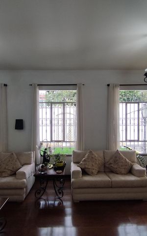 Casa à venda com 568m², 4 quartos e 9 vagas Casa à venda com 568m², 4 quartos e 9 vagasSala