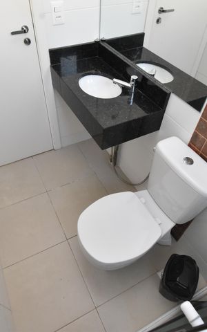 Apartamento para alugar com 60m², 2 quartos e 2 vagasBanheiro