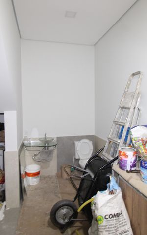 Casa à venda com 210m², 3 quartos e 4 vagasPorão com Banheiro