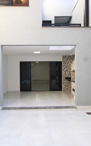 Casa à venda com 210m², 3 quartos e 4 vagasQuintal e Área de serviço