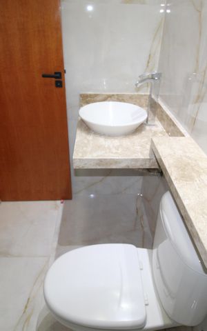 Casa à venda com 210m², 3 quartos e 4 vagasBanheiro da Suíte 2