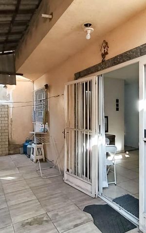 Casa à venda com 72m², 2 quartos e 1 vagaGaragem